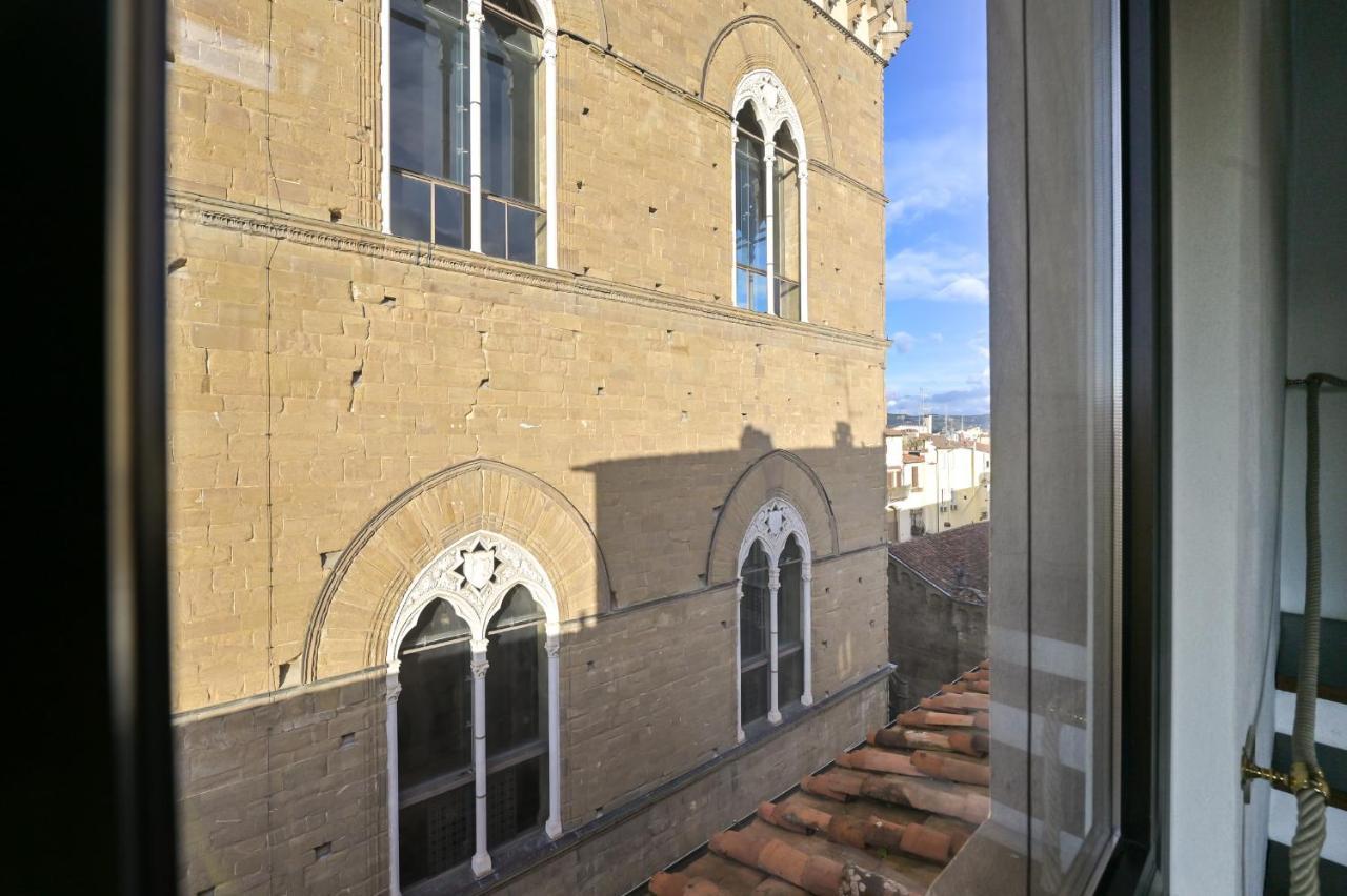 Via Lamberti, 3 - Florence Charming Apartments - Charming And Historic 5Th-Floor Attic Apartment With Elevator In A Building At The Heart Of Vibrant Florence, Just A 2-Minute Walk From All Attractions المظهر الخارجي الصورة