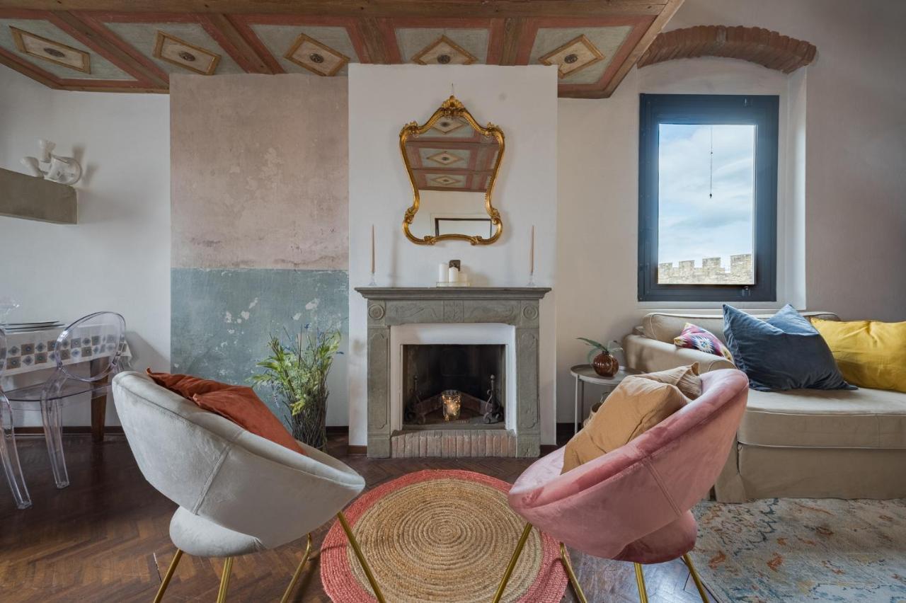 Via Lamberti, 3 - Florence Charming Apartments - Charming And Historic 5Th-Floor Attic Apartment With Elevator In A Building At The Heart Of Vibrant Florence, Just A 2-Minute Walk From All Attractions المظهر الخارجي الصورة