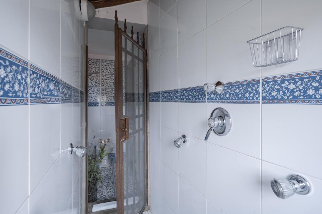 Via Lamberti, 3 - Florence Charming Apartments - Charming And Historic 5Th-Floor Attic Apartment With Elevator In A Building At The Heart Of Vibrant Florence, Just A 2-Minute Walk From All Attractions المظهر الخارجي الصورة