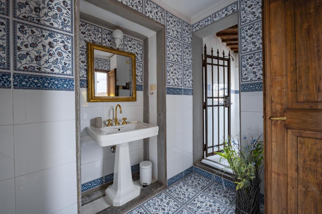 Via Lamberti, 3 - Florence Charming Apartments - Charming And Historic 5Th-Floor Attic Apartment With Elevator In A Building At The Heart Of Vibrant Florence, Just A 2-Minute Walk From All Attractions المظهر الخارجي الصورة