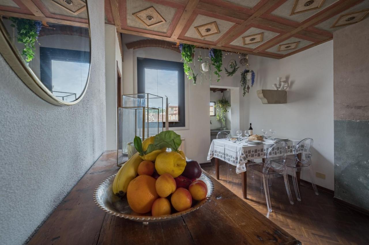 Via Lamberti, 3 - Florence Charming Apartments - Charming And Historic 5Th-Floor Attic Apartment With Elevator In A Building At The Heart Of Vibrant Florence, Just A 2-Minute Walk From All Attractions المظهر الخارجي الصورة