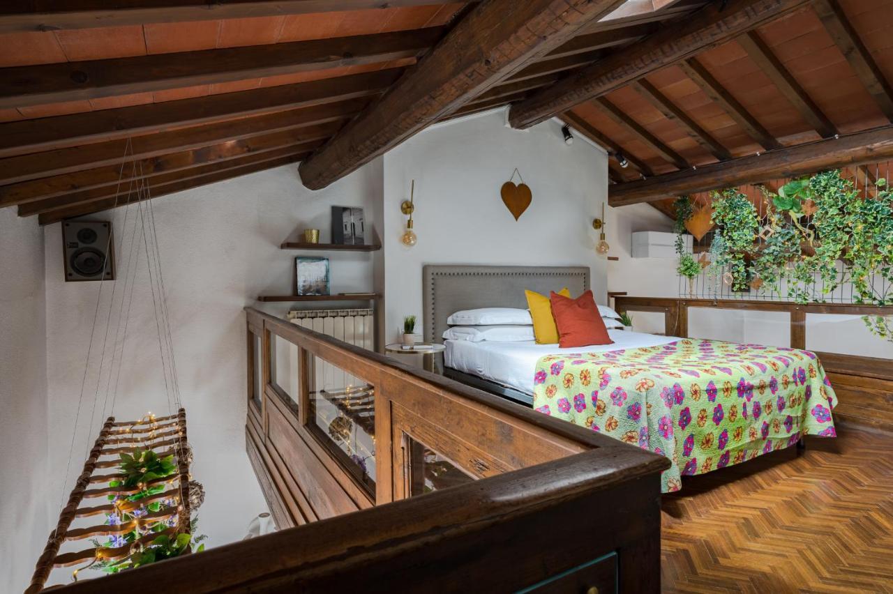 Via Lamberti, 3 - Florence Charming Apartments - Charming And Historic 5Th-Floor Attic Apartment With Elevator In A Building At The Heart Of Vibrant Florence, Just A 2-Minute Walk From All Attractions المظهر الخارجي الصورة